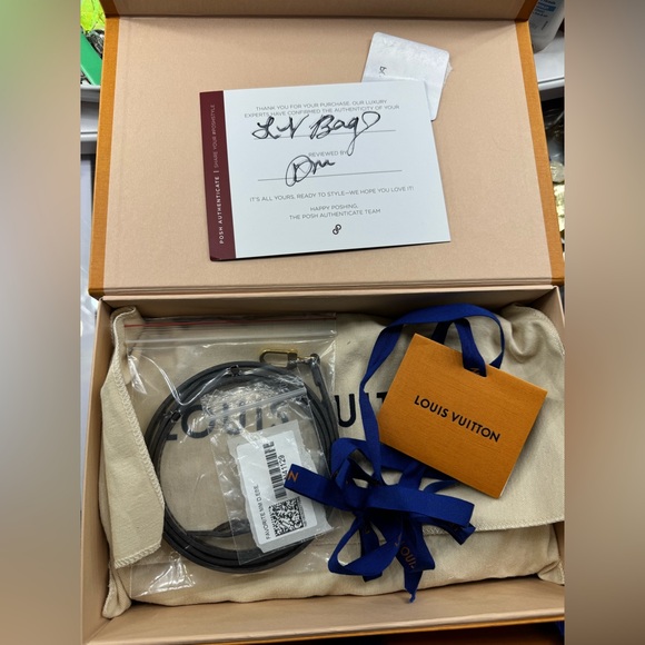 Louis Vuitton Favorite MM iDamier Ebene - No trades - Picture 11 of 13